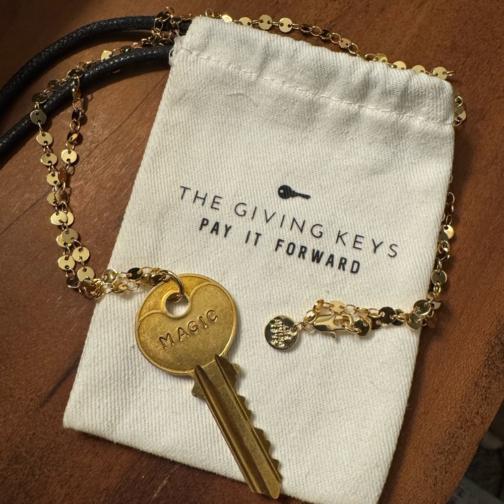 The Giving Keys gold necklace - “Magic”